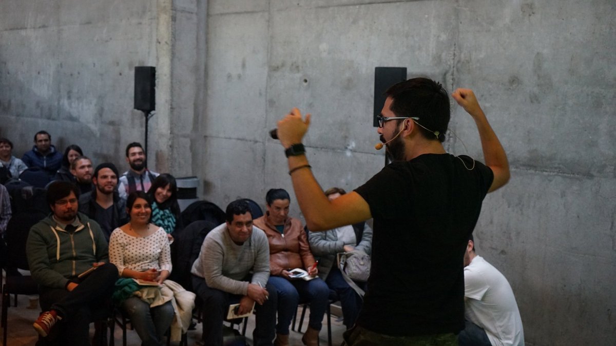 Angelo facilitando